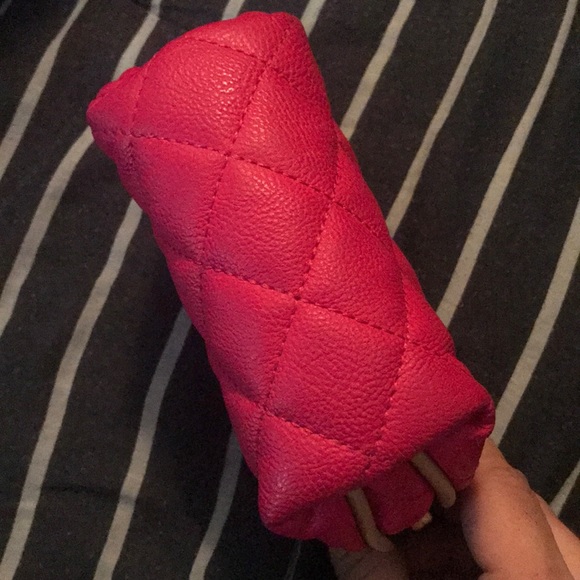 ⚜️Betsey Johnson Hot Pink Cosmetics Bag! - Picture 3 of 7